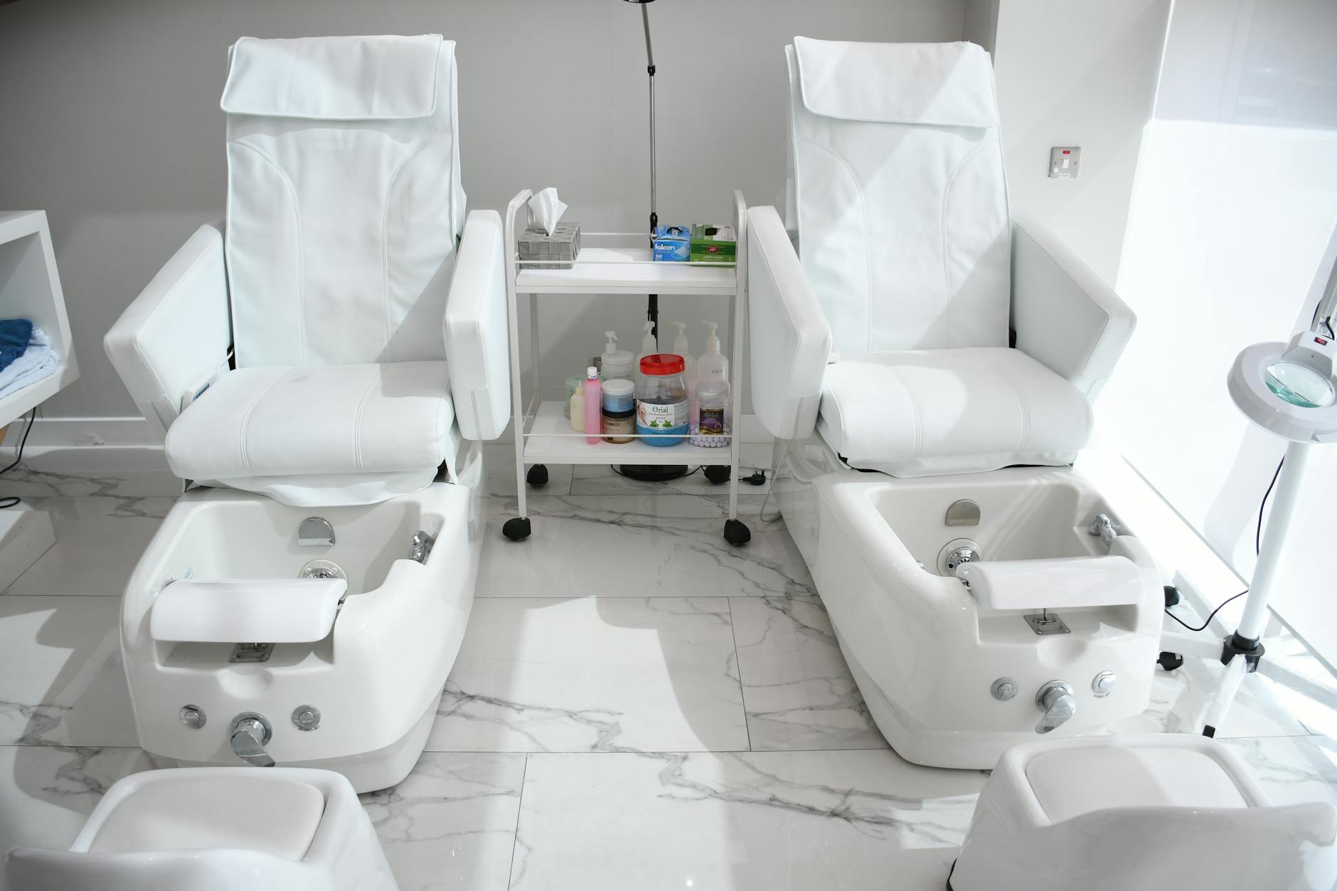 Read more about the article Pedicure Chairs Packages: Best Buying Guide for U.S. Nail Salon Owners